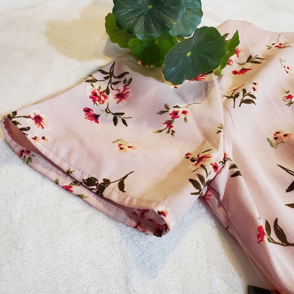 Ditsy Floral Blouse twisted front v-neck - Picture 5 of 6